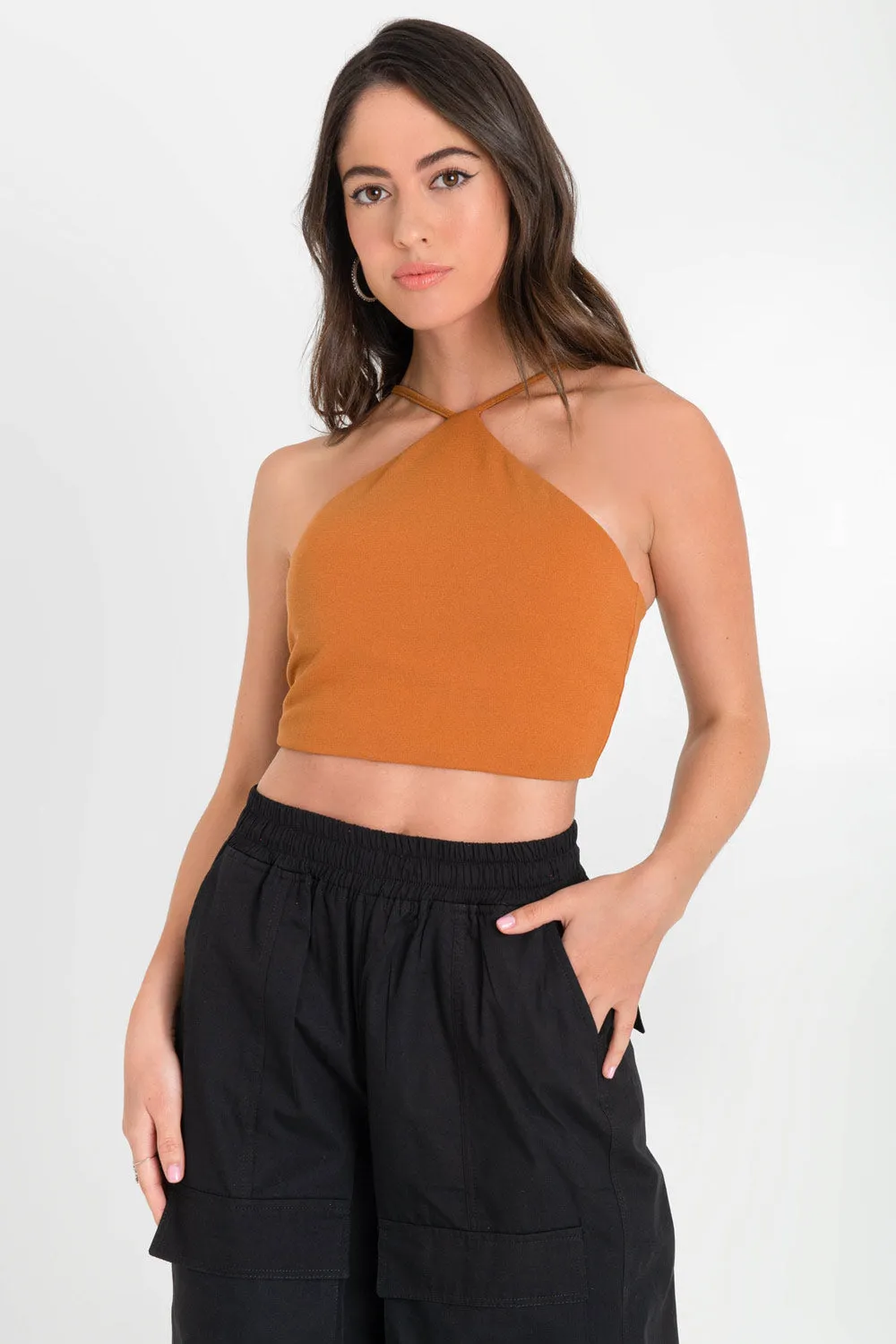 Crop top halter con tirantes