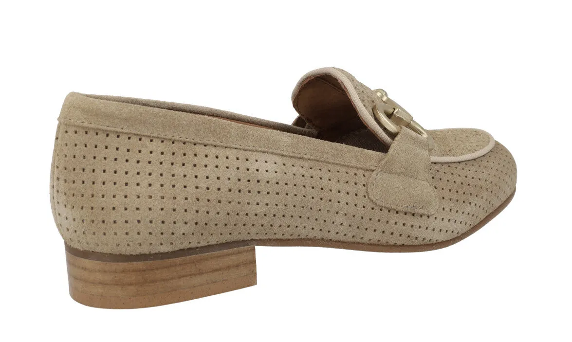 Mocasines con picados y adorno metálico Vileya