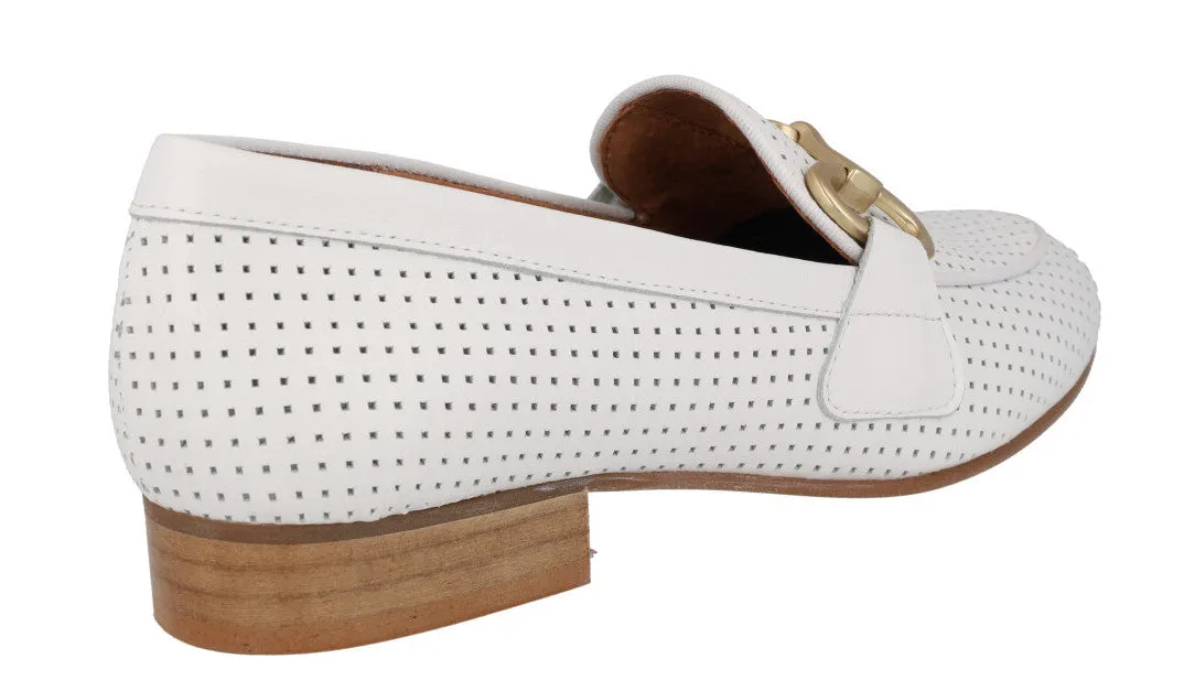 Mocasines con picados y adorno metálico Vileya
