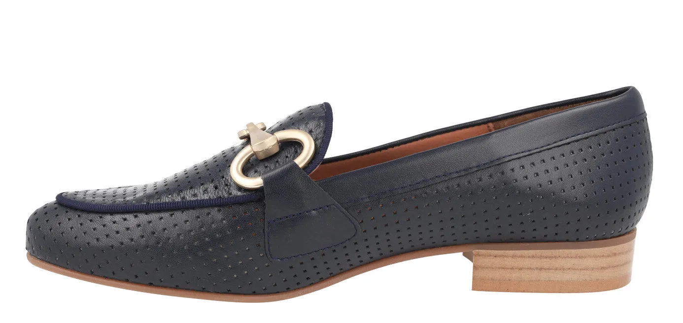 Mocasines con picados y adorno metálico Vileya