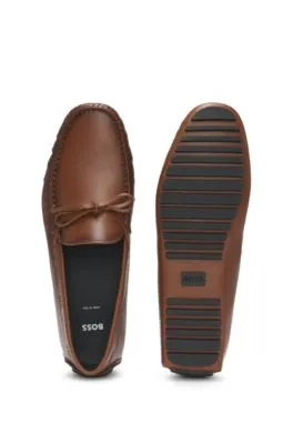 Mocasines de piel con suela de estilo chófer y logo