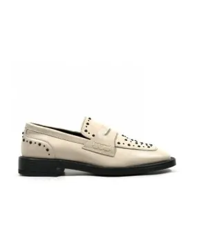 Mocasines Thelma de piel color crudo con remaches negros