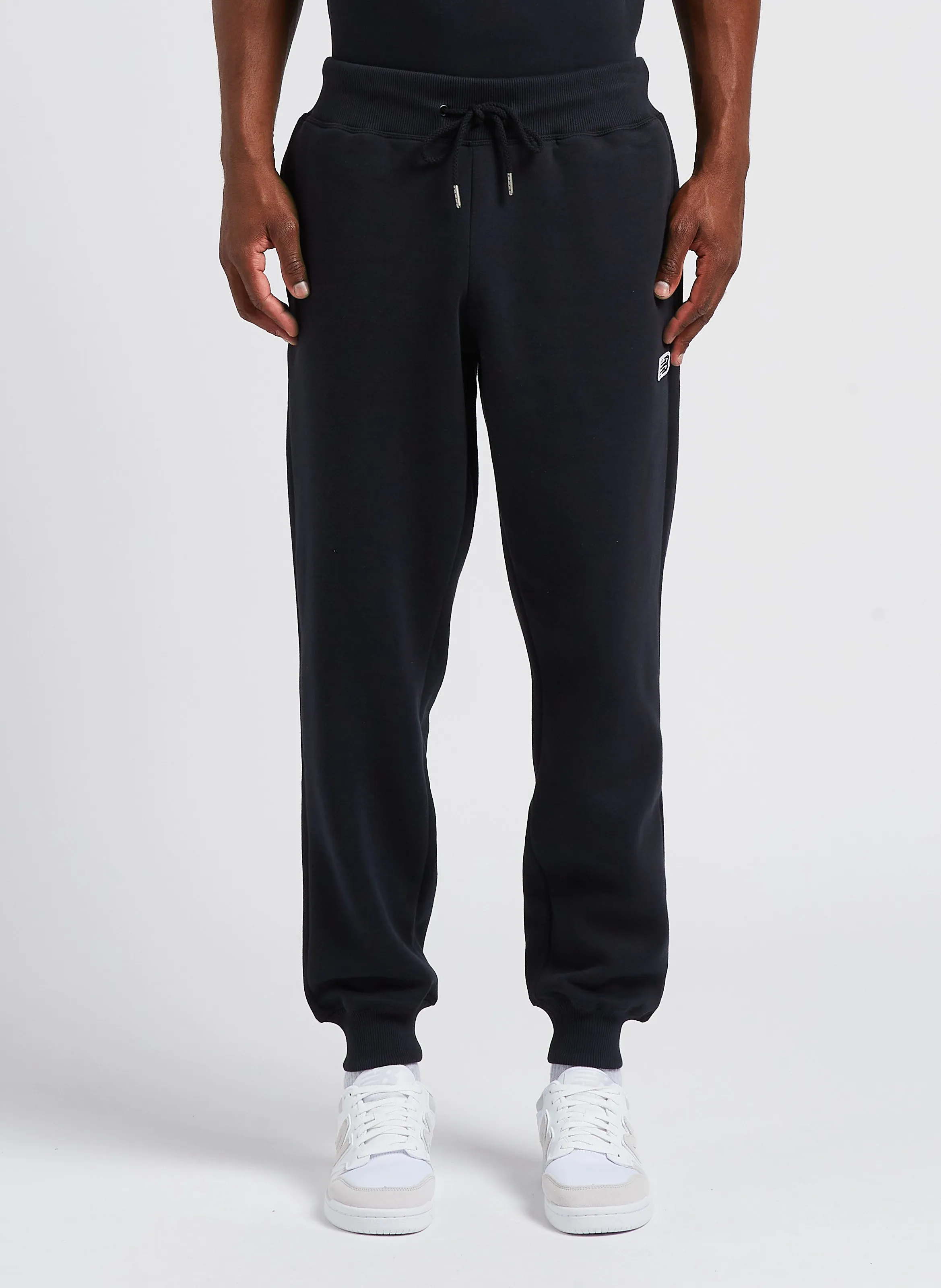 NEW BALANCE Pantalón jogger de algodón en negro