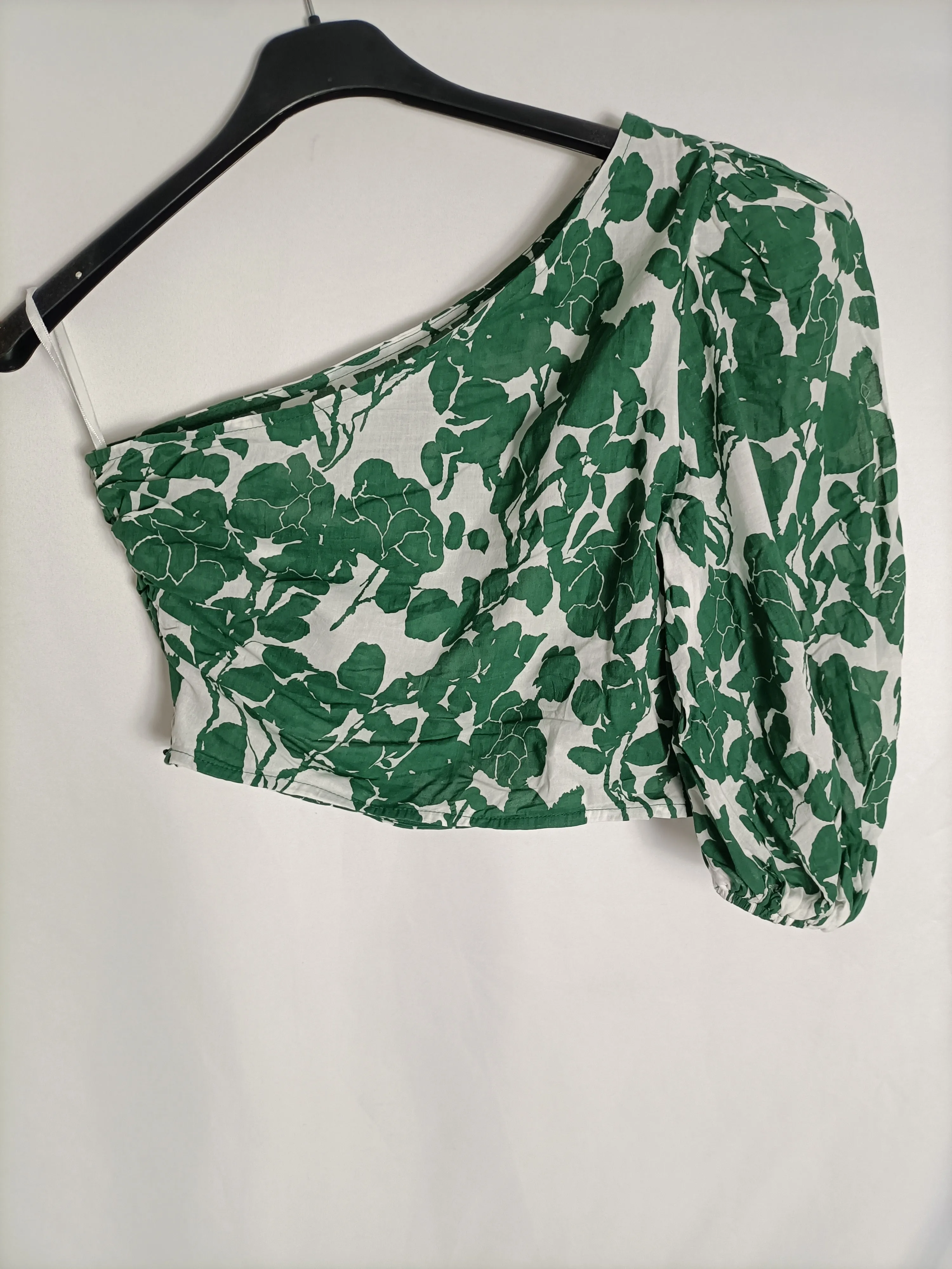 OTRAS. Croptop blanco flores T.u(xs)